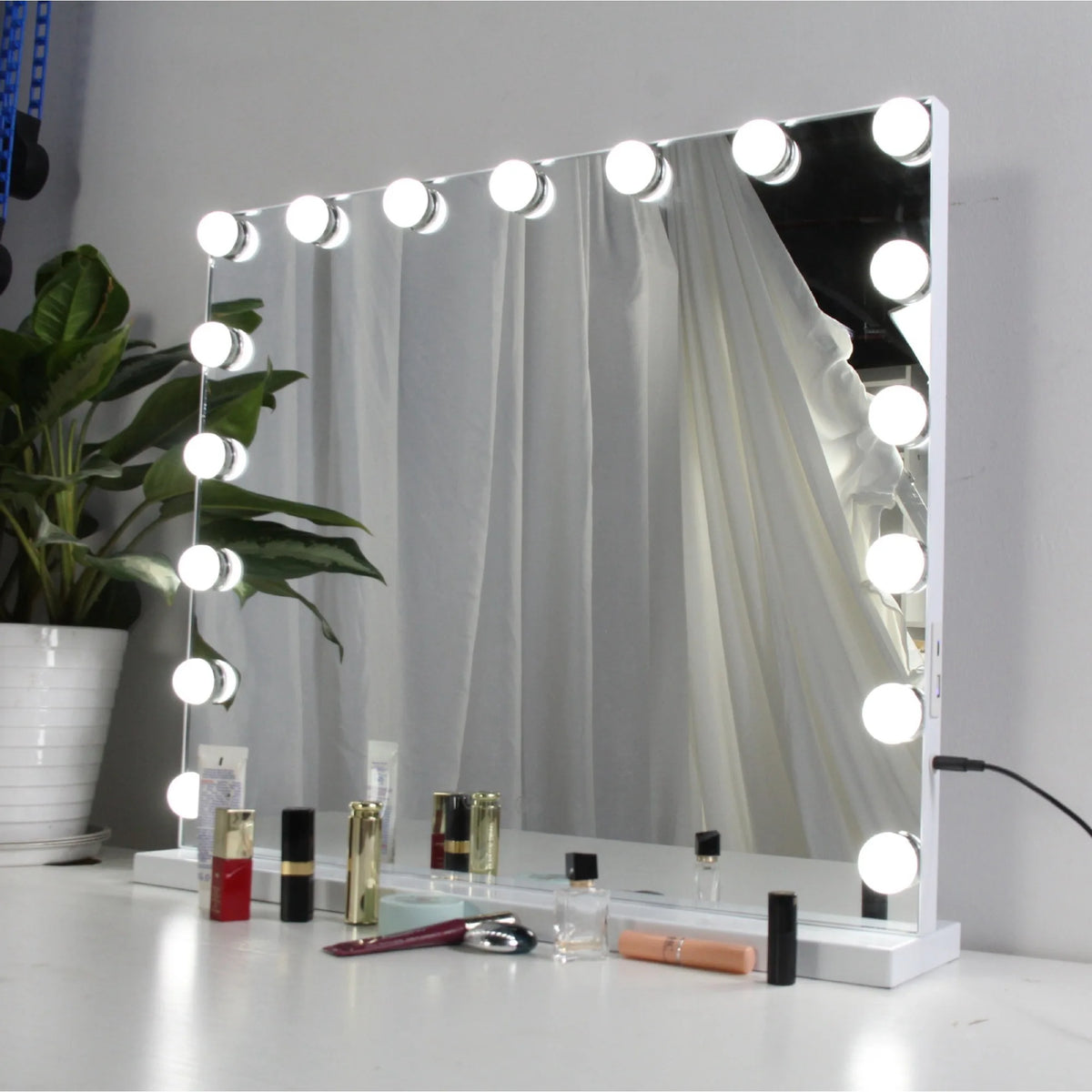 Makeup Mirror with LED Lighting: Docker with 15 Or 12 Bulbs, 3 Modes of Light, Touch Control, USB Rechargeable Makeup Mirror with Magnification and Makeup Light (ESP001 3990 6990 D1)